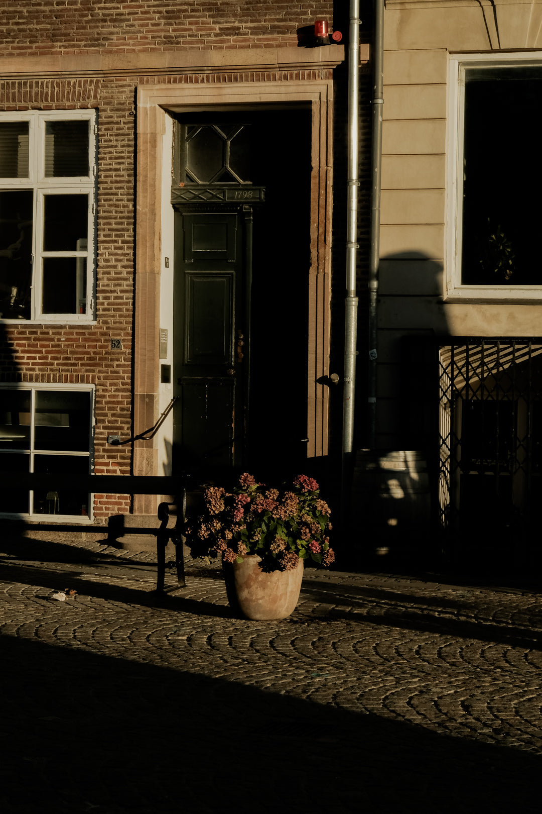 空き缶とスピーカー – The PERFUME OIL FACTORY